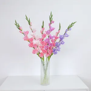 Bouquet di fiori di gladiolo artificiali con vaso in vetro per decorazione soggiorno