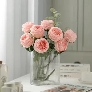 Bouquet di rose artificiali con vaso in vetro scanalato fiori finti decorazione tavola casa