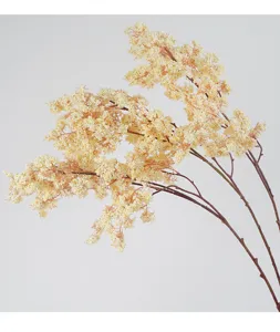 Branche de fleurs de baies artificielles unique, détail réaliste de déco florale.