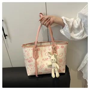 Grande borsa tote da donna, elegante borsa a tracolla con stampa graffiti e ciondolo carino.
