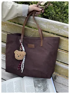 Large capacity brown tote bag with cute bear charm, casual stylish shoulder handbag for daily commute.