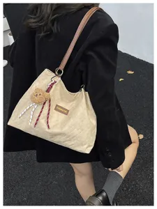 Borsa a tracolla retrò in velluto a coste grande capacità, borsa casual con simpatico orsetto.