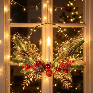 Weihnachtskranz Kerzenhalter mit Tannenzweigen und warmen Lichterketten fuer festliche Deko.