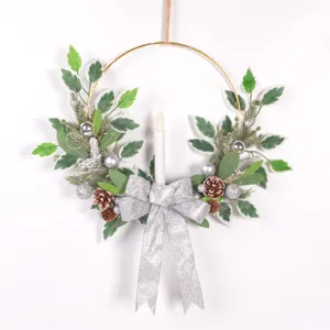 Couronne de bougie de Noël nœud argenté pommes de pin faux feuillage vert déco