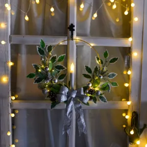 Couronne de bougie de Noël avec lumières LED pommes pin nœud argent détail déco