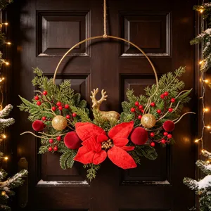 Luxus rot goldene Weihnachtskranz mit Metallring, Beeren, Weihnachtsstern und Hirsch.