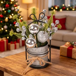 Weihnachten verzinkter Eimer getopfte künstliche Tannenzweige silberne Beeren Tischdeko.
