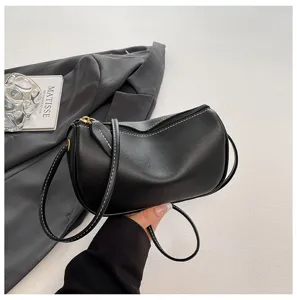 Schwarze Vintage-Umhängetasche aus Kunstleder für Damen, stilvolle elegante Mondsichel-Tasche.
