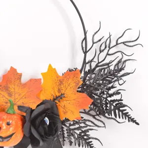 Halloween Deko Kranz Detailansicht künstlicher Kürbis Rosen Zweig für Party Deko Haus