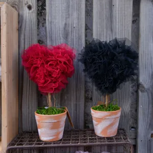 Heart mesh topiary potted plant, tulle heart shape tree for home wedding Valentine decor.