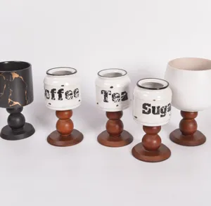 Set di contenitori da tavola in ceramica vintage con base in legno per cucina