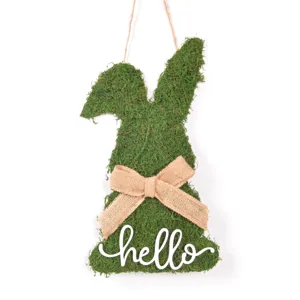 Letrero colgante de conejo de musgo de Pascua con lazo de yute y texto hello pared.