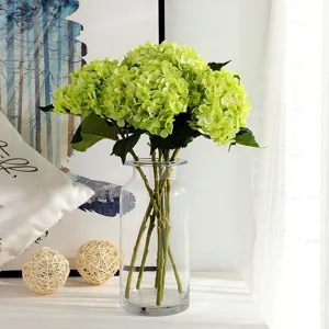 mazzo di fiori di ortensia verde artificiale in vaso di vetro trasparente per arredamento casa
