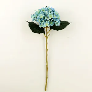 Ortensia artificiale stelo singolo fiore blu vista dettagliata per decorazione matrimonio.