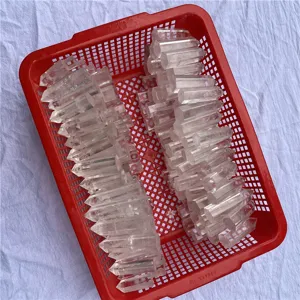 Pointes de cristal de quartz blanc colonnes brutes en gros vrac affichage de gros