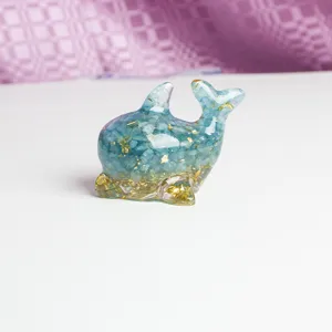 Figurine dauphin en resine cristal faite main avec gravier de cristal et decor d'or detail