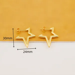 Detailed view of 18K gold-plated stainless steel star stud earrings with dimension specs.