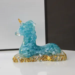 Handgefertigte Harz Kristall Stein Einhorn Figur, blaue und goldene Tisch Deko Skulptur.