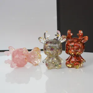 Epoxidharz Kristall Stein Hirsch Figur Detailansicht fuer Bueroschreibtisch Dekoration