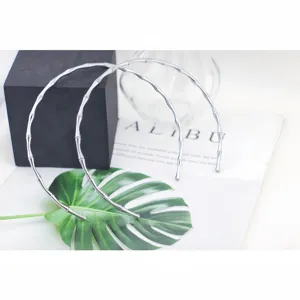Stainless steel bamboo open collar necklace for women, fashion minimalist clavicle chain jewelry.