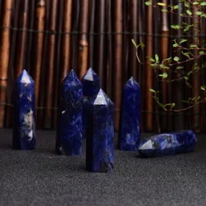 Tour de cristal de sodalite naturelle pilier poli en pierre brute déco bureau maison