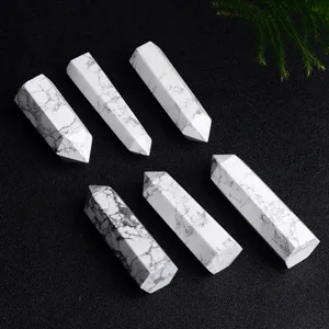 Piliers de cristal de turquoise blanche naturelle, 6pcs de pierres hexagonales de décoration.