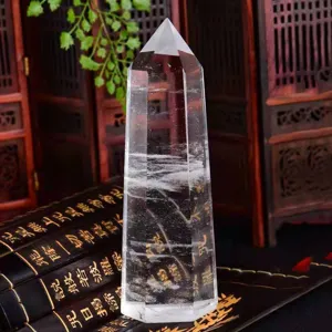 Pointe de cristal de roche clair naturel, prisme hexagonal pour guérison et déco.