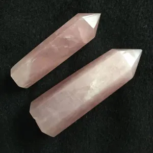 Punto di pilastro in cristallo di quarzo rosa naturale lucido minerale di guarigione