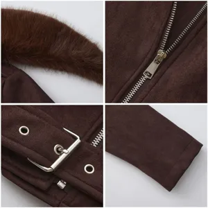 Primeros planos de detalles de chaqueta de ante marrón para mujer con cuello de pelo.