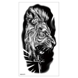 Autocollant de tatouage temporaire imperméable lion avec croix pour le style d'art corporel.