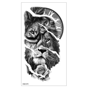 Tatouage temporaire étanche avec un lion réaliste, des engrenages et une rose.