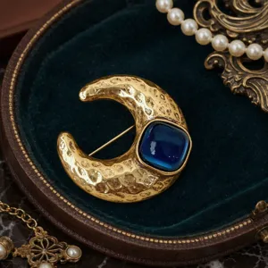 Vintage Gehamerde Textuur Halve Maan Broche Voor Dames Heren Zinklegering Blauwe Hars Ingelegde Antiek Stijl Pak Accessoires Sieraden