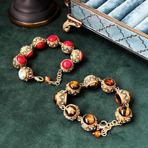 Retro paleis stijl multi-edelsteen ingelegd armband set, elegante vintage design sieraden voor dames.
