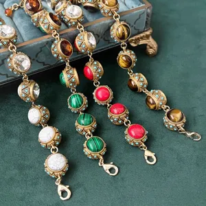 Retro hofstijl multi edelsteen armband, elegante vintage gouden ketting sieraden hoofdaanzicht.
