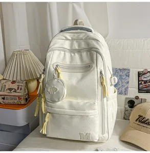 Zaino scolastico grande capacita con motivo a stelle e scomparti per viaggio.