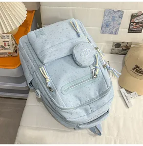 Zaino da studente azzurro con motivo a stelle, scomparti multipli e graziosa tasca rotonda.