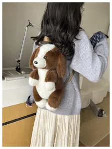 Sac à dos chien en peluche mignon, cartable doux chiot de dessin animé et sac de loisirs enfant.