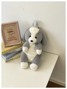 Sac à dos chiot en peluche gris et blanc, vue détaillée, adorable cartable pour enfants.