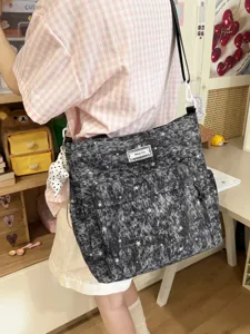 Casual star printed messenger shoulder bag for students, large capacity daily crossbody bag.
