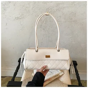 Women vintage PU leather quilted tote bag casual stylish shoulder bag with turn lock.