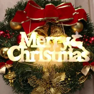 Weihnachtskranz mit LED leuchtenden Merry Christmas Buchstaben fuer Feiertag Deko