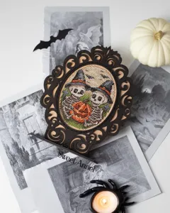 Halloween cadre photo creux en bois point de croix squelette citrouille decoration detail