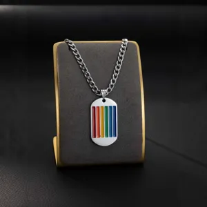 Collier pendentif plaque d'identification arc-en-ciel en acier inoxydable pour homme hip hop.