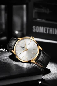 Montre homme élégante boîtier doré cadran blanc bracelet cuir noir style habillé classique