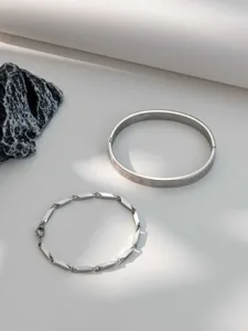 Stainless steel Roman numeral bracelet set, niche high-end design double layer jewelry for women.