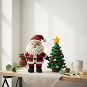 Bel ensemble de poupées Père Noël et sapin de Noël au crochet pour décoration.