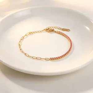Bracciale elegante in acciaio al titanio con zirconi rosa, mezza catena, accessorio chic.