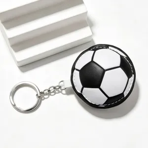 Portachiavi a forma di pallone da calcio, ciondolo sportivo in pelle PU con anello metallico.