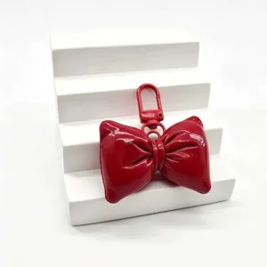 Roter Lackleder Schleife Schlüsselanhänger Taschenschmuck, süsser Bogen für deine Handtaschen.