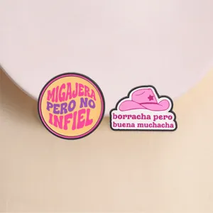 Lustige Spanische Slogan Brosche Rosa Cowboyhut Lateinischer Stil Emaille Anstecknadel Mode Legierung Abzeichen Für Rucksack Kleidung Zubehör